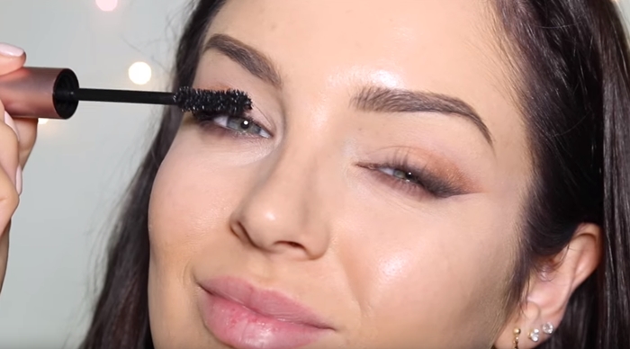 Kylie Jenner Smokey Cat Makeup 5